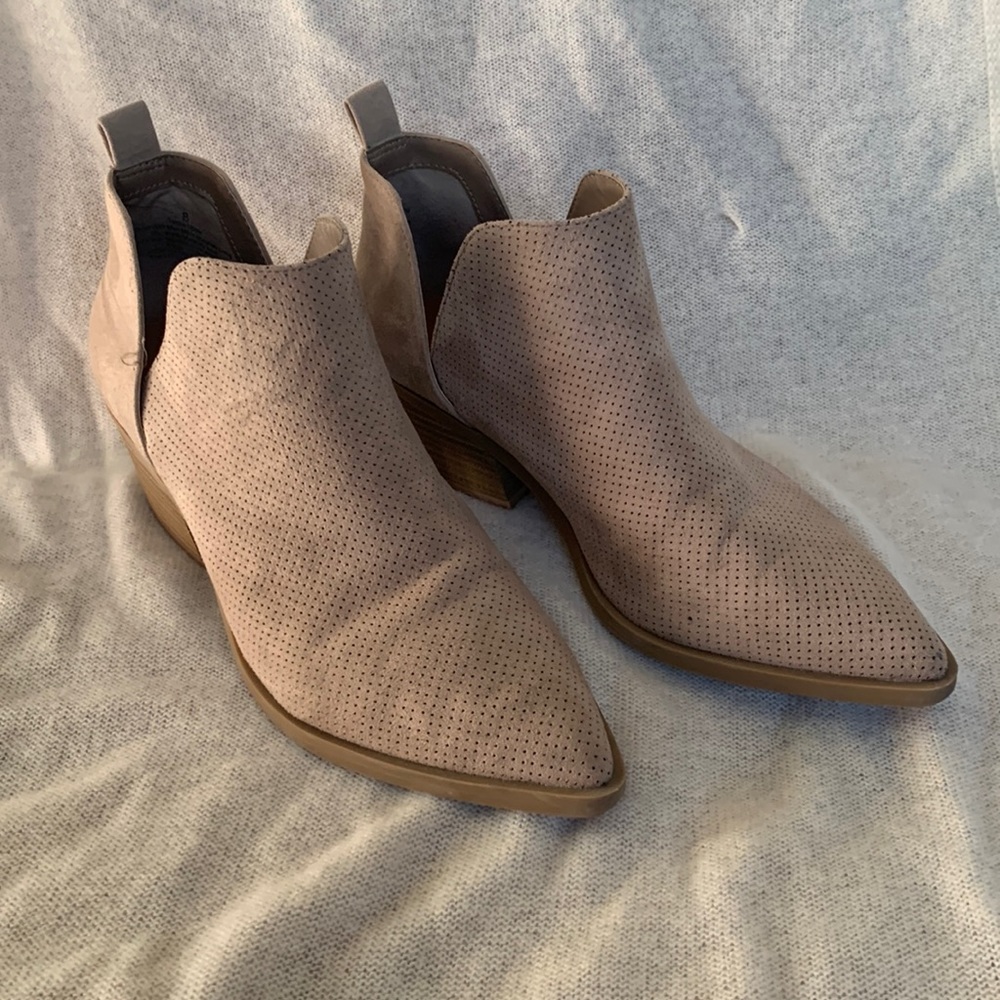 Beige pointed slip on booties